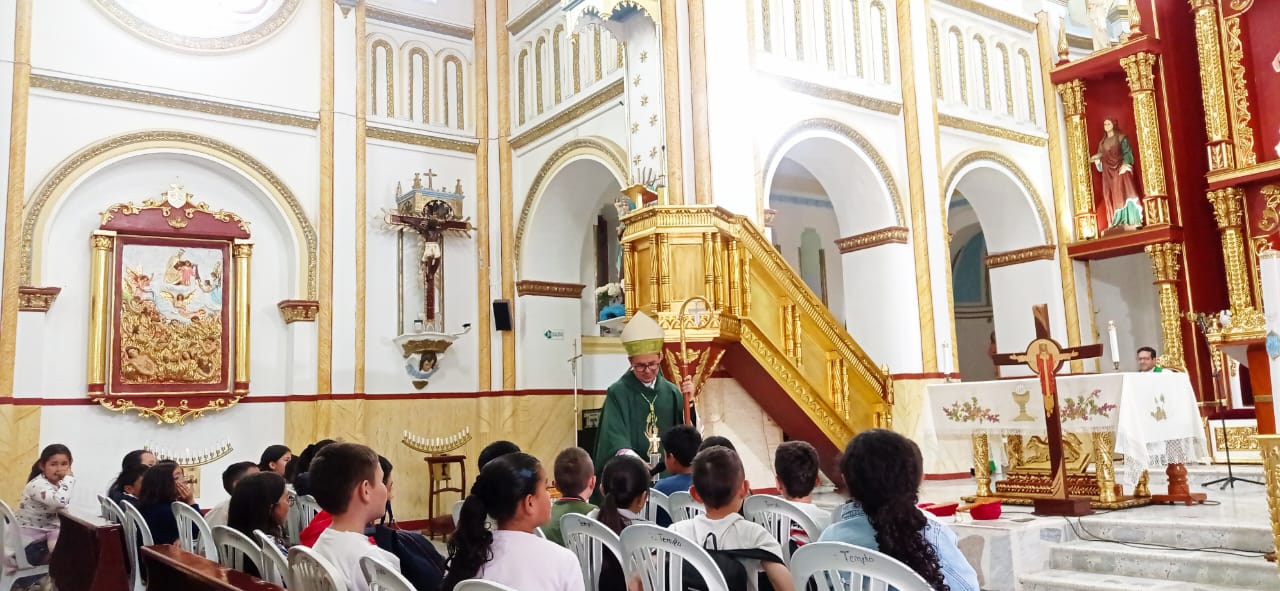 VISITA MONSEÑOR