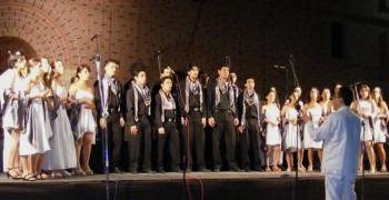 https://arquimedia.s3.amazonaws.com/64/imagenes/coro-institucional-pontificia-universidad-javeriana-1200x520jpg.jpg